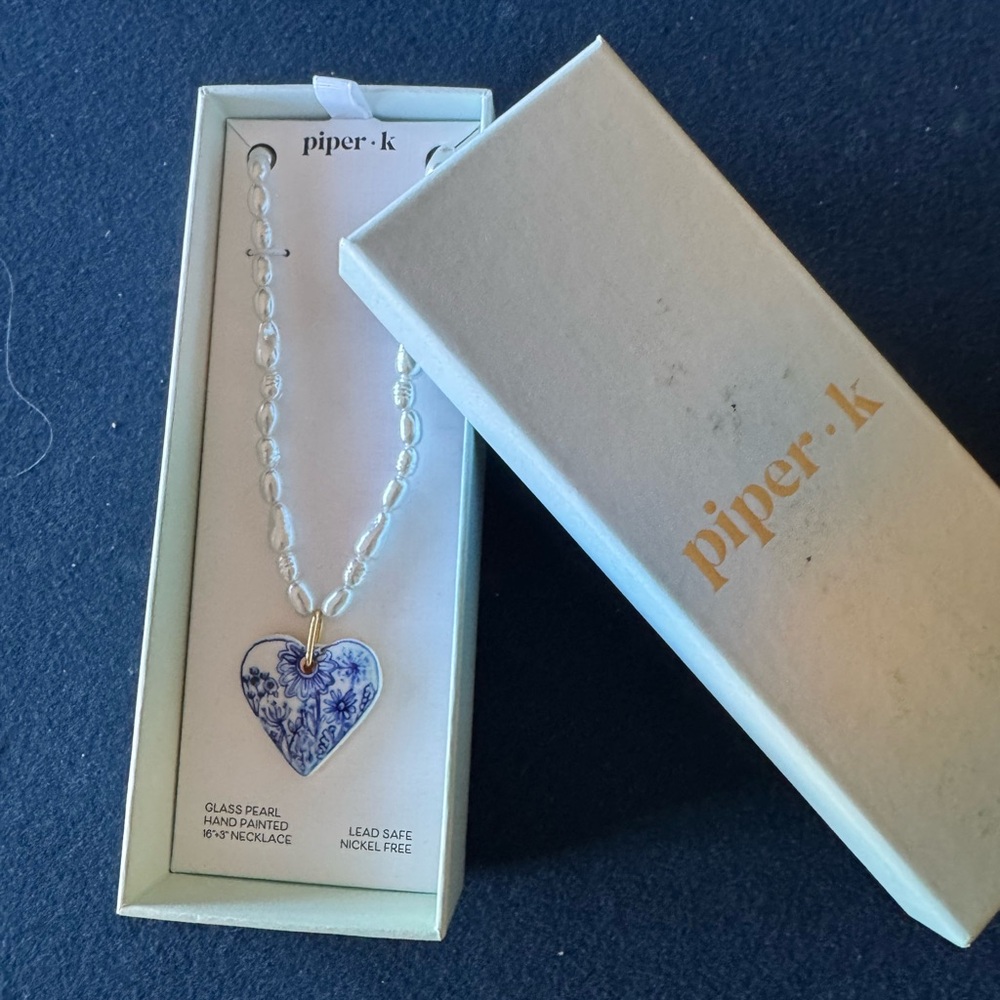 Elegant glass pearl necklace w/ Scandinavian looking blue & white heart pendant